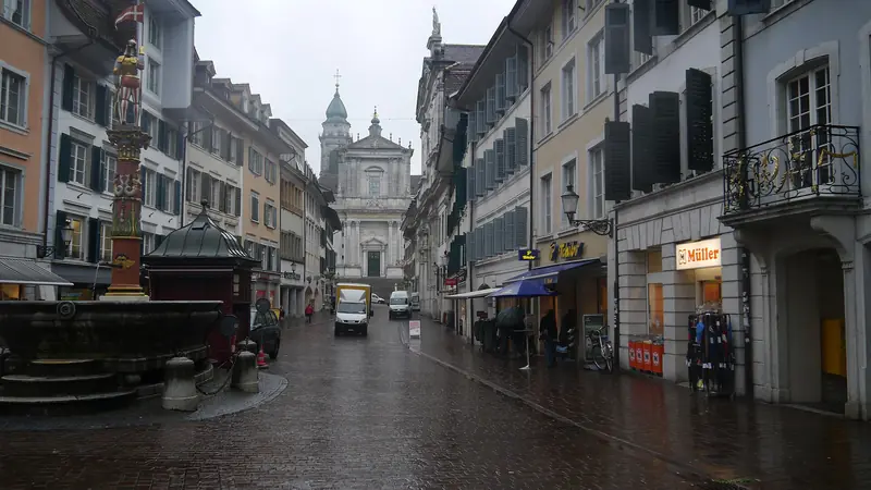 Gasse in der Altstadt von Solothurn mit Bürgerhäusern